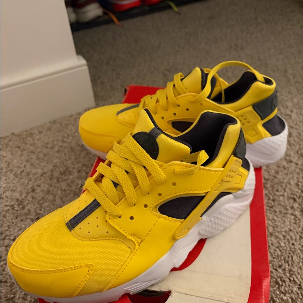 Nike Huarache Run GS Size 6Y